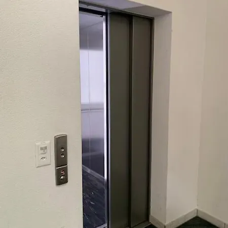 1br Flat - Center With Balcony - West3 Apartment *