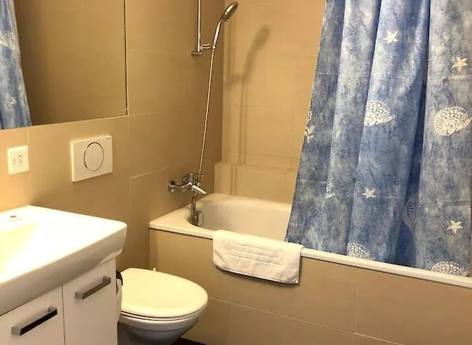 1br Flat - Center With Balcony - West3 *